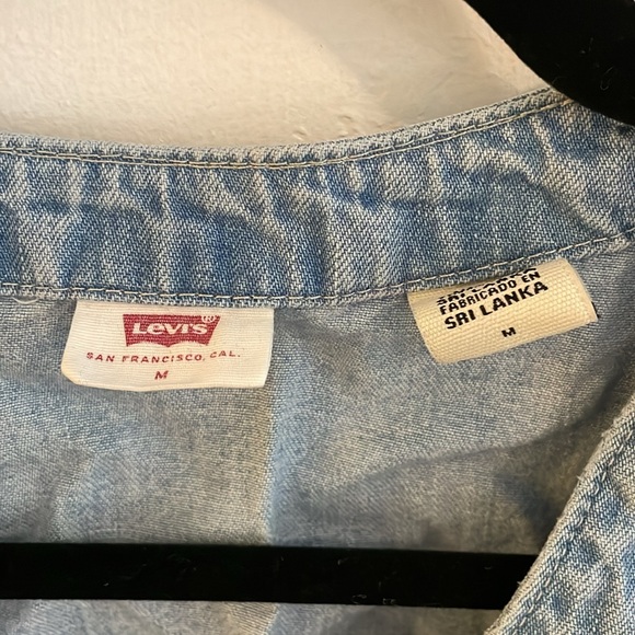 Levi’s top - Picture 3 of 4